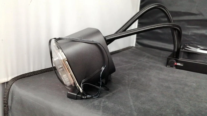 Refroidisseur à eau DEEPCOOL LE240 V2