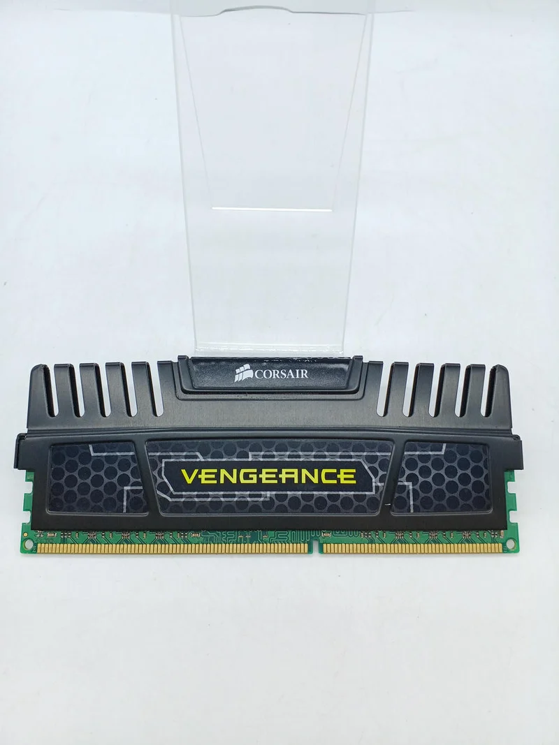 Mémoire CORSAIR : 1 × 8 Go CMZ16GX3M2A1600C9