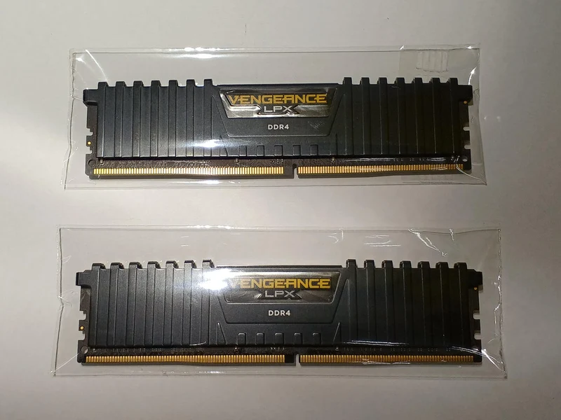 Mémoire PC CORSAIR (paire) CMK16GX4M2A2133C13