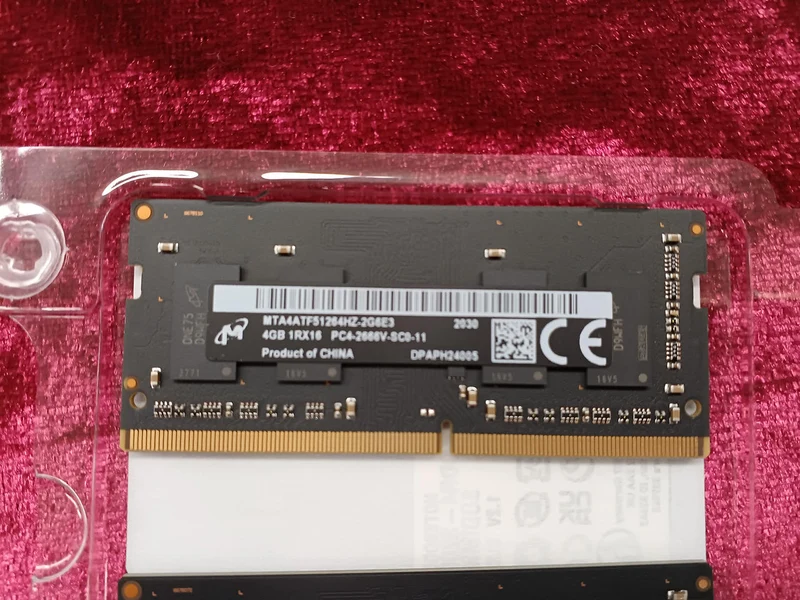Mémoire essentielle : 4 Go x2 MTA4ATF51264HZ