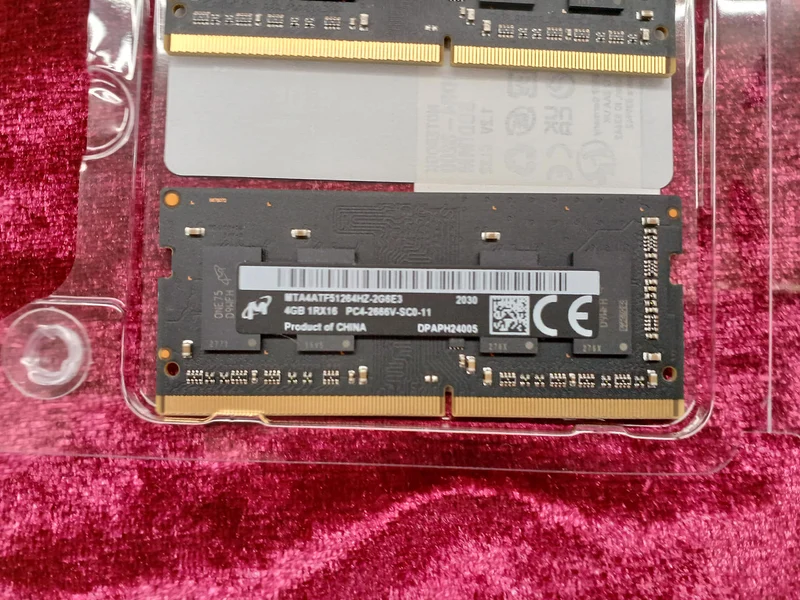 Mémoire essentielle : 4 Go x2 MTA4ATF51264HZ