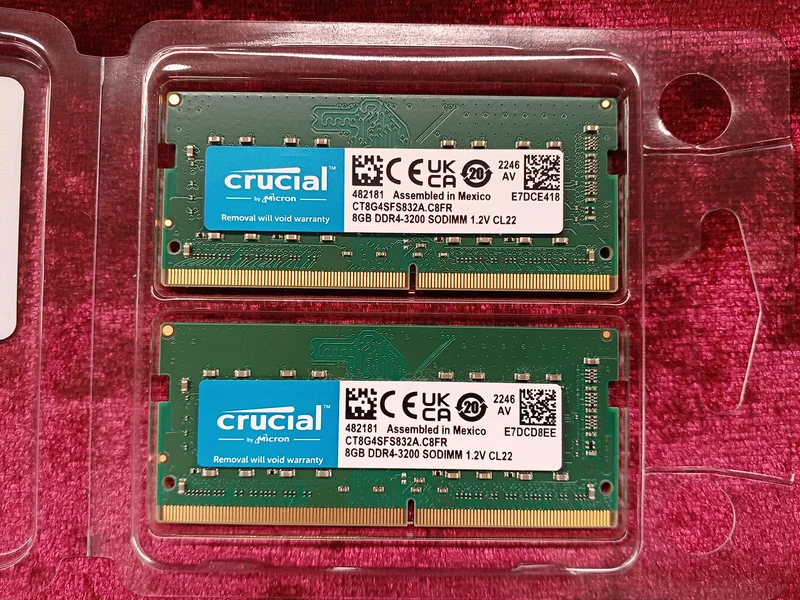 Mémoire Crucial : 8 Go x2 CT8G4SFS832A
