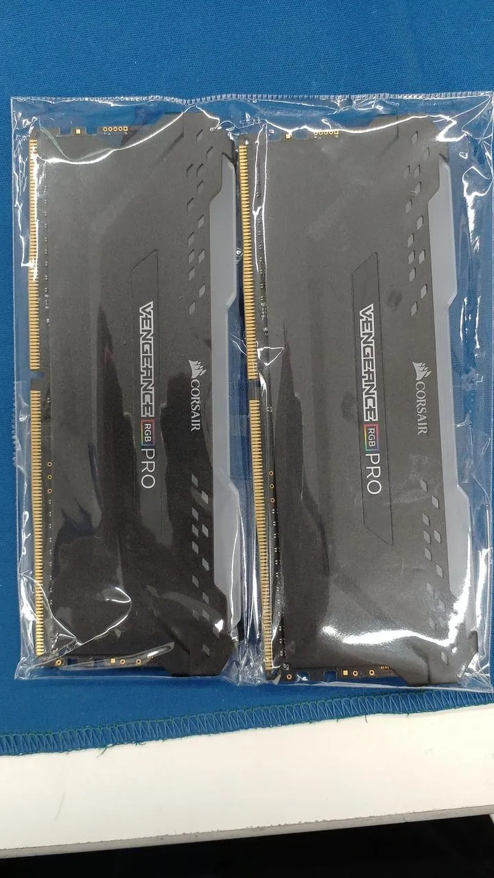 Mémoire CORSAIR MW16GX4M2C3200C16