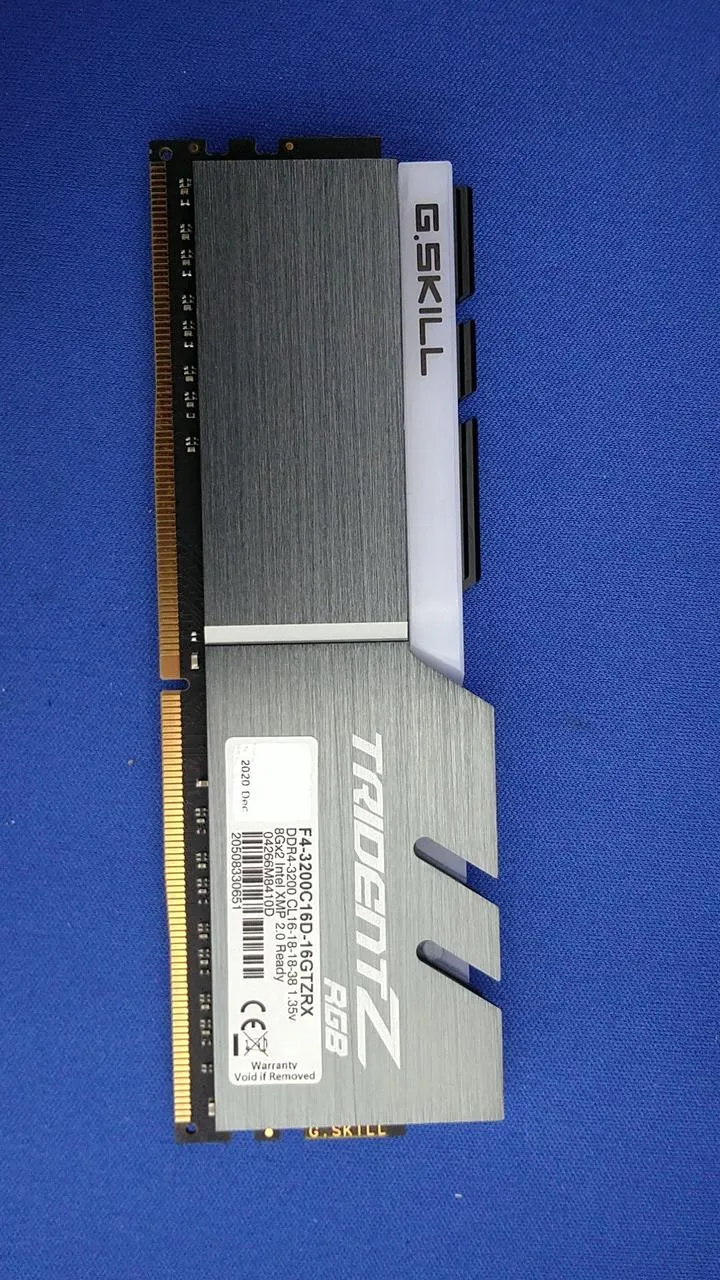 [À DÉCHETER] Carte mémoire G.SKILL DDR4 F4-3200C16D-16GTZRX