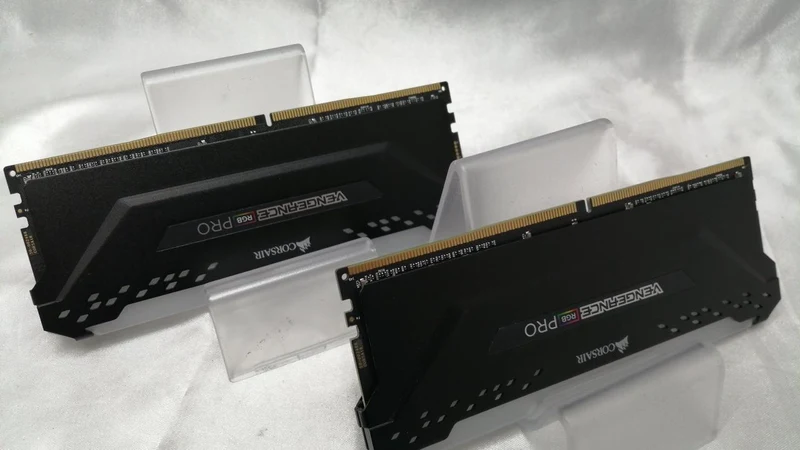 Mémoire PC CORSAIR CMW32GX4M2A2666C16