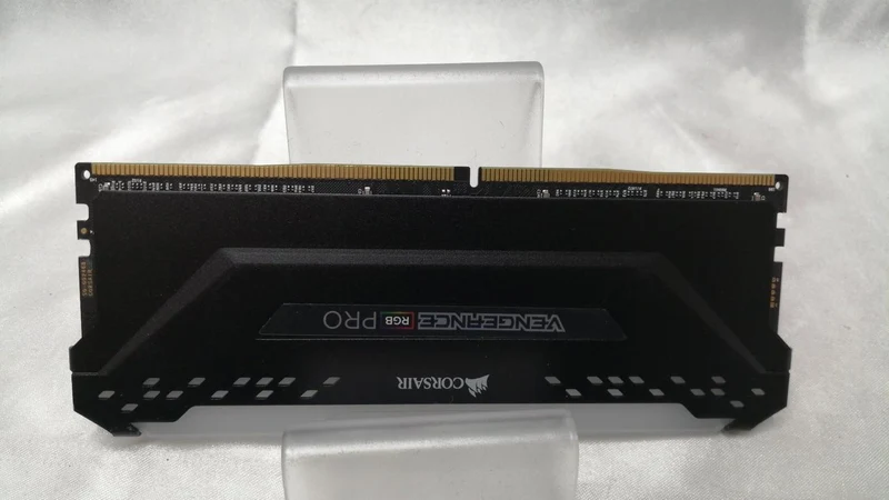 Mémoire PC CORSAIR CMW32GX4M2A2666C16