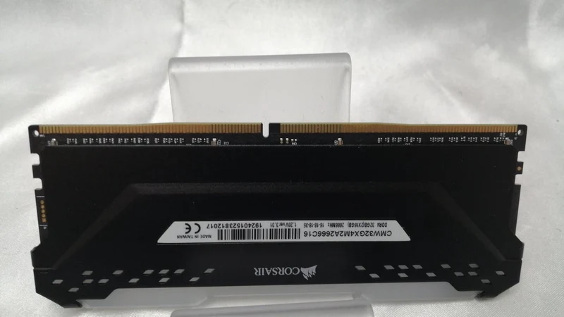 Mémoire PC CORSAIR CMW32GX4M2A2666C16