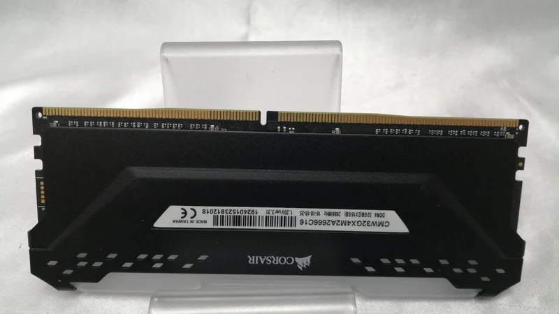 Mémoire PC CORSAIR CMW32GX4M2A2666C16