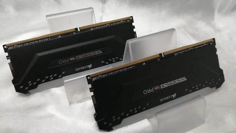 Mémoire PC CORSAIR CMW32GX4M2A2666C16