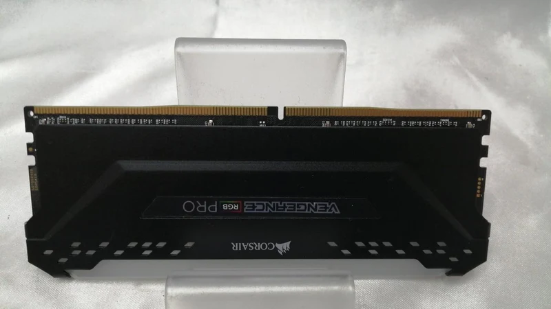Mémoire PC CORSAIR CMW32GX4M2A2666C16