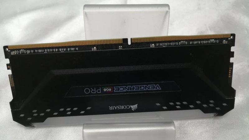 Mémoire PC CORSAIR CMW32GX4M2A2666C16