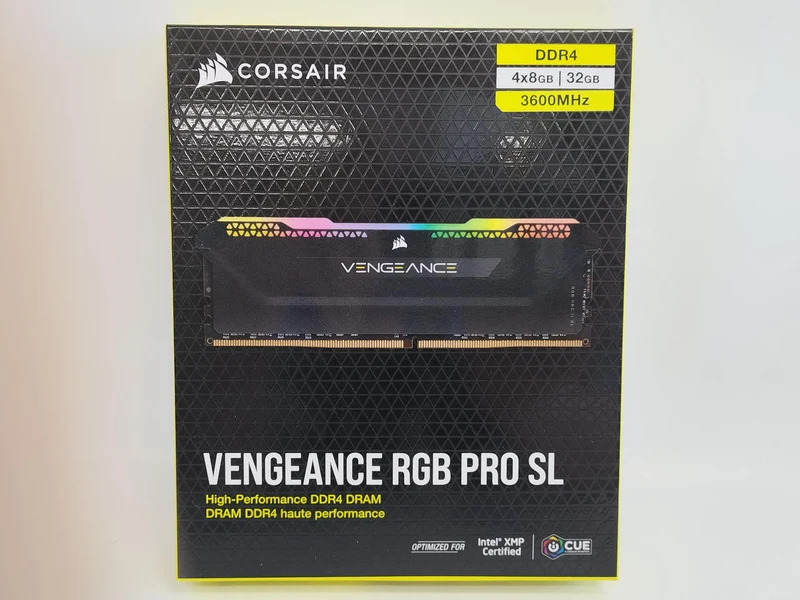 CORSAIR VENGEANCE RGB PRO SL 32 Go CMH32GX4M4D3600C18