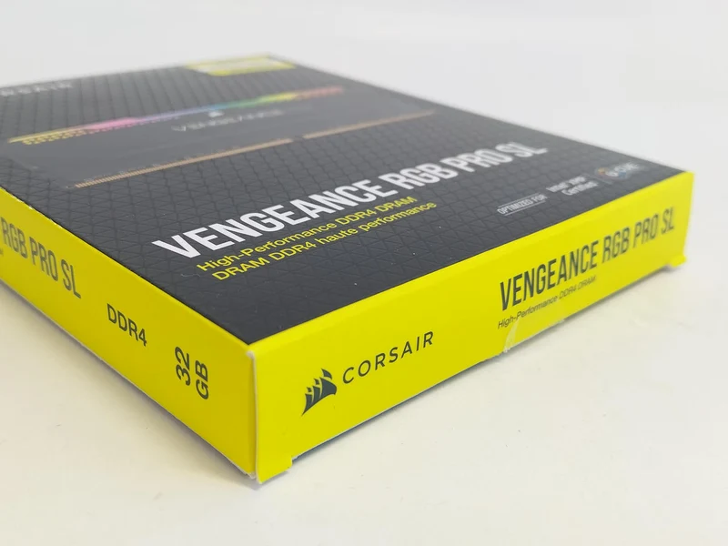 CORSAIR VENGEANCE RGB PRO SL 32 Go CMH32GX4M4D3600C18