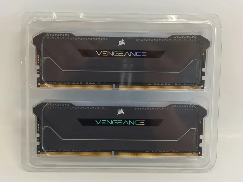 CORSAIR VENGEANCE RGB PRO SL 32 Go CMH32GX4M4D3600C18