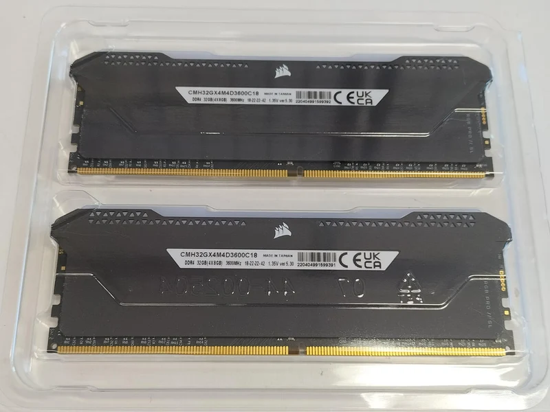 CORSAIR VENGEANCE RGB PRO SL 32 Go CMH32GX4M4D3600C18