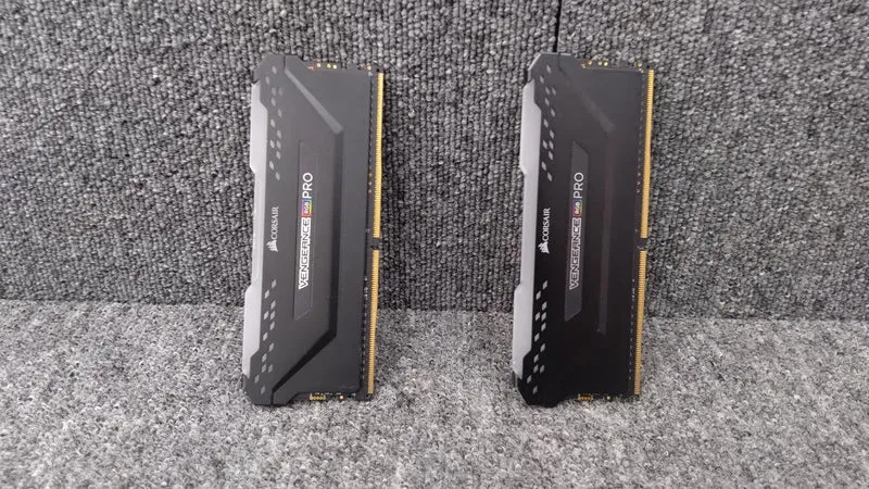 Mémoire CORSAIR CMW16GX4M2A2666C16W