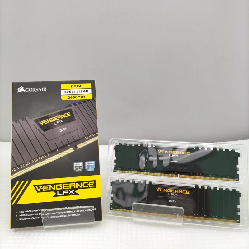 Mémoire CORSAIR CMK16GX4M2A2666C16