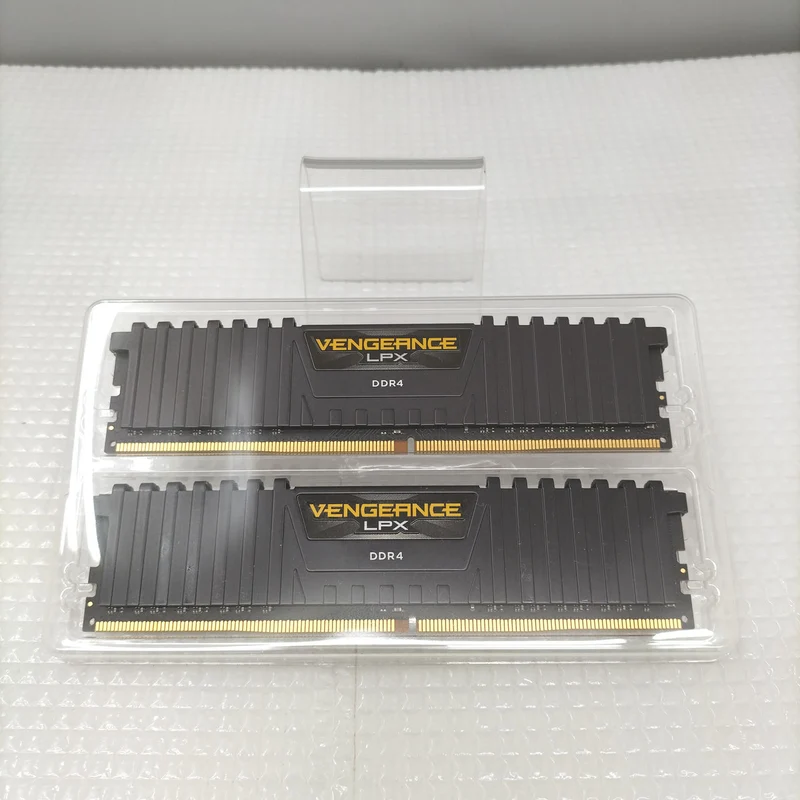 Mémoire CORSAIR CMK16GX4M2A2666C16