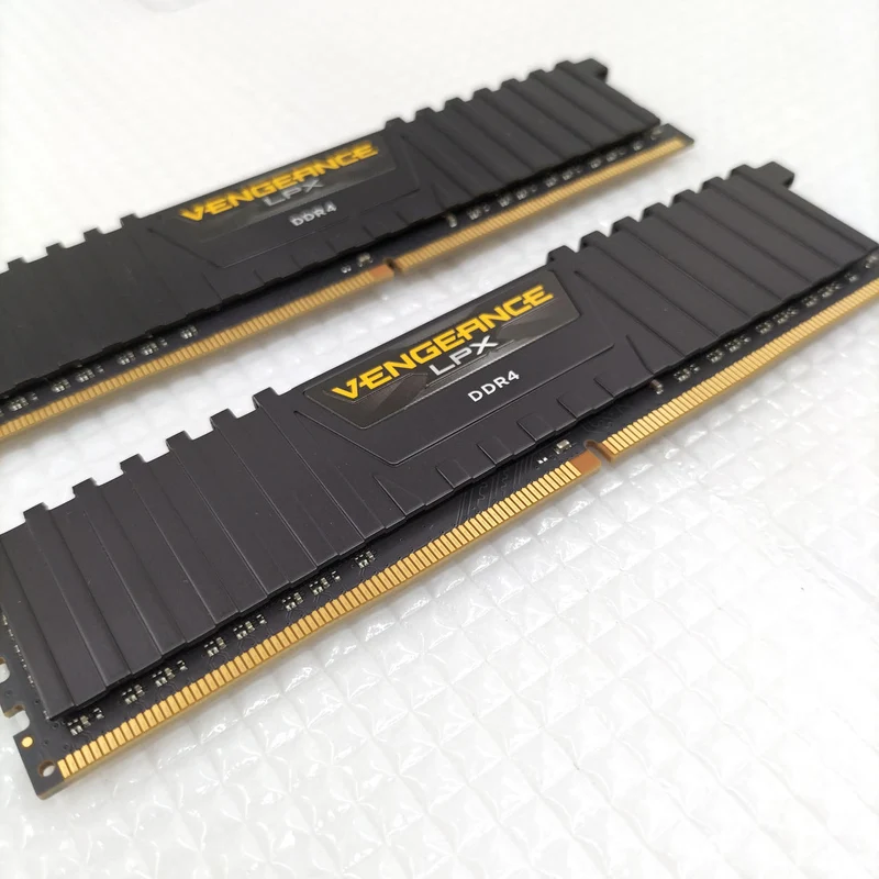 Mémoire CORSAIR CMK16GX4M2A2666C16