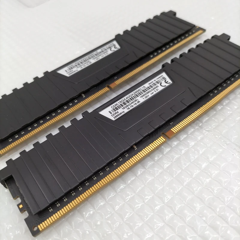 Mémoire CORSAIR CMK16GX4M2A2666C16