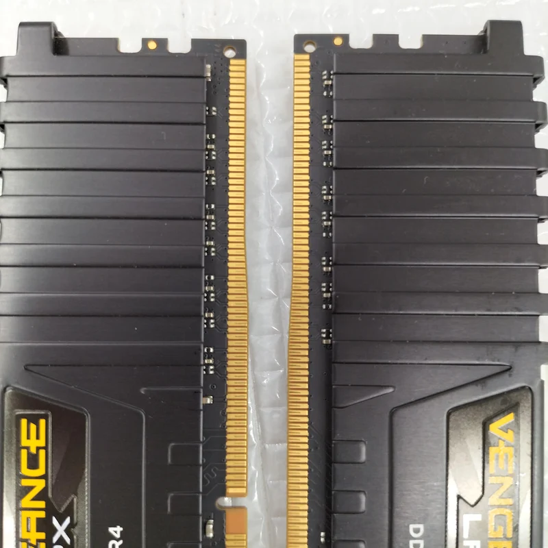 Mémoire CORSAIR CMK16GX4M2A2666C16