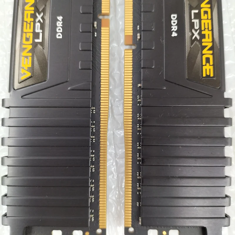 Mémoire CORSAIR CMK16GX4M2A2666C16