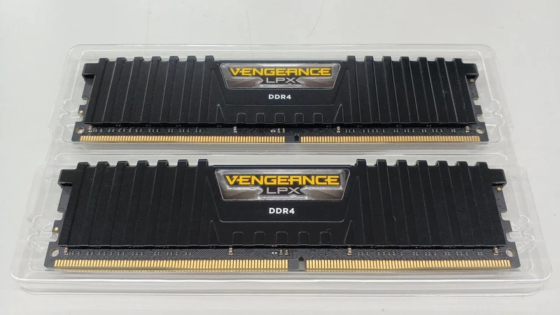 Mémoire PC CORSAIR CMK16GX4M2A2666C16