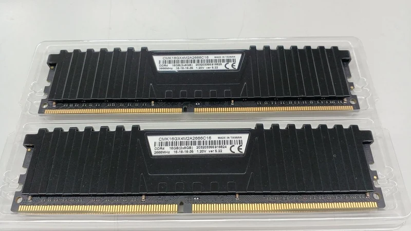Mémoire PC CORSAIR CMK16GX4M2A2666C16