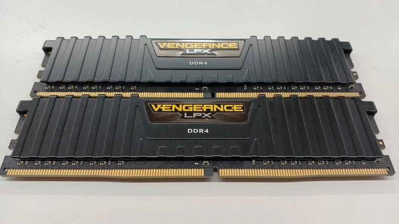Mémoire PC CORSAIR CMK16G4M2A2666C16