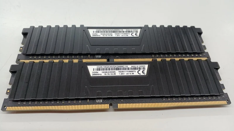 Mémoire PC CORSAIR CMK16G4M2A2666C16