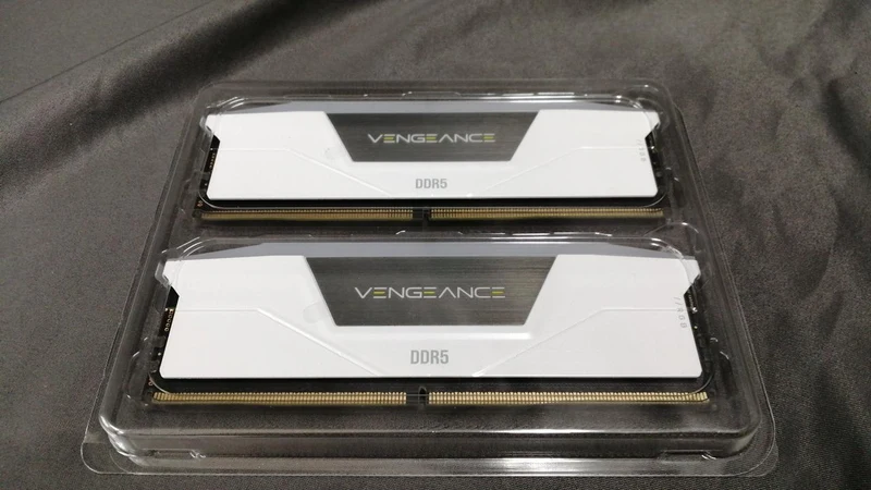 Mémoire CORSAIR DDR5 CMH32GX5M2B<400C36W