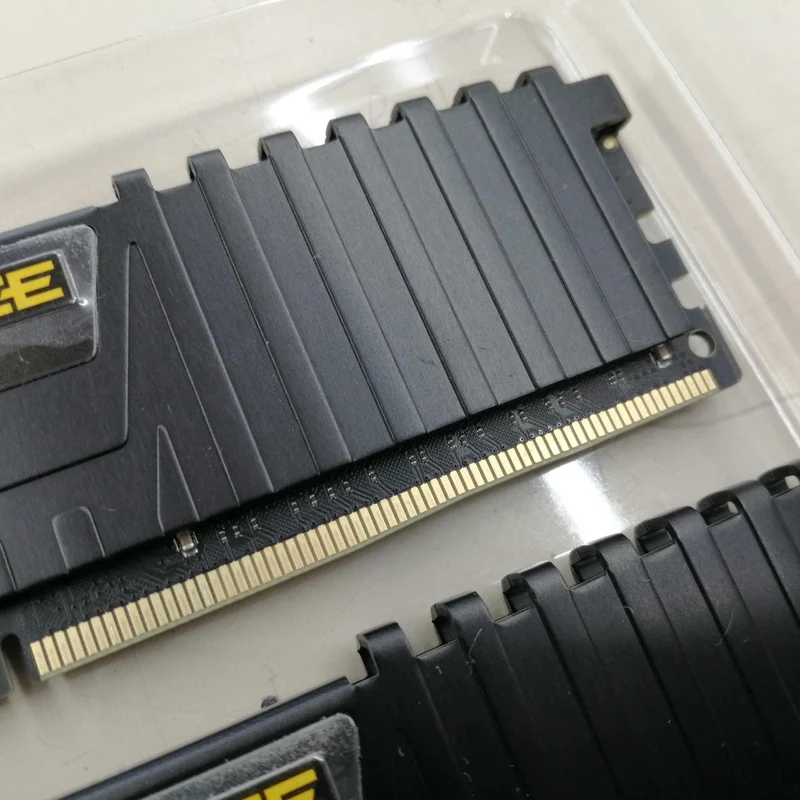 CORSAIR DDR4 CMK16GX4M2B3200C16