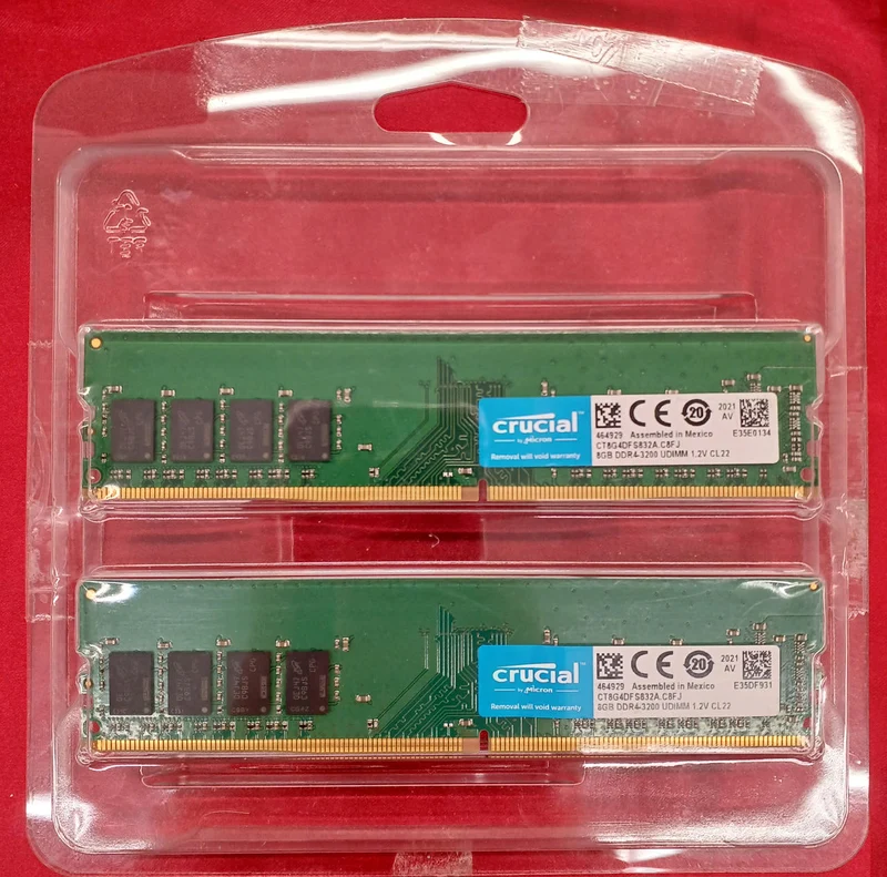 Lot de 2 barrettes de mémoire CRUCIAL DDR4 pour PC CT8GDFS832A