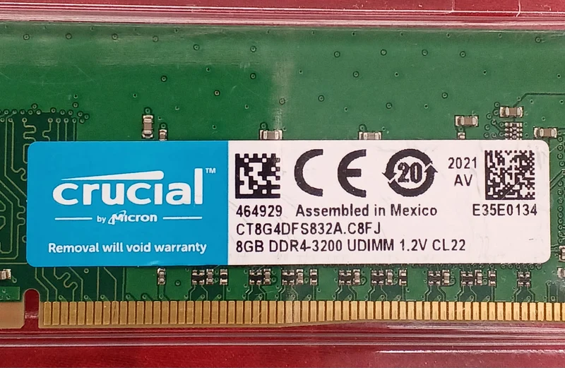 Lot de 2 barrettes de mémoire CRUCIAL DDR4 pour PC CT8GDFS832A