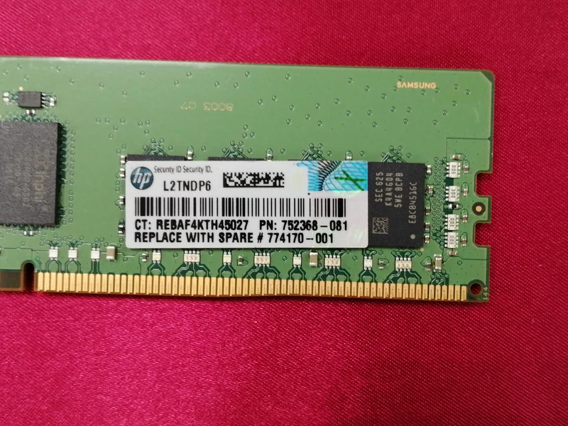 Mémoire SAMSUNG M393A1G40EB1