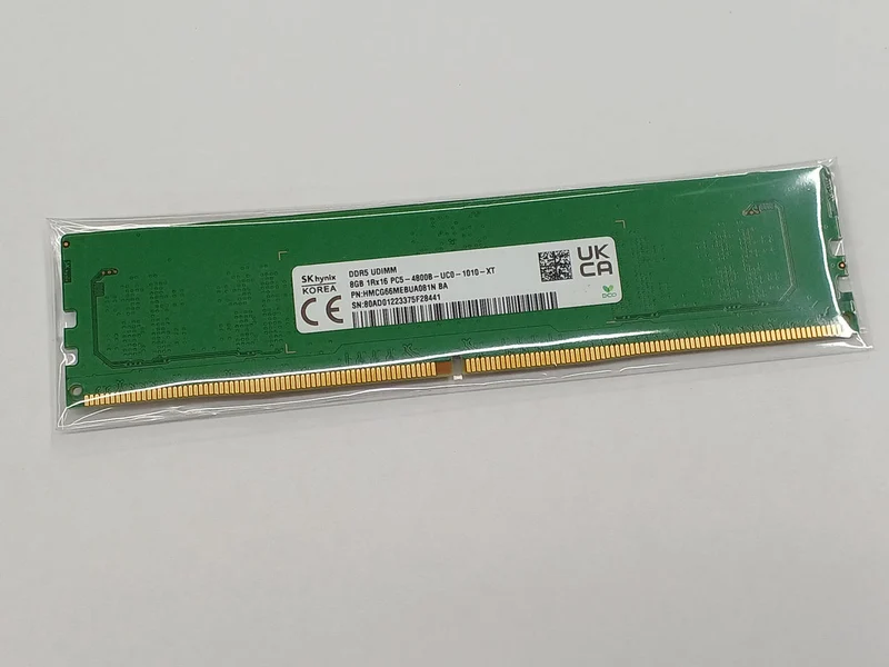 SK HYNIX HMCG66MEBUA081N Une carte mère de 8 Go DDR5/8 Go