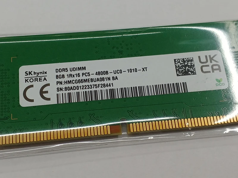 SK HYNIX HMCG66MEBUA081N Une carte mère de 8 Go DDR5/8 Go