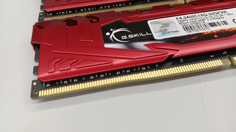 G.SKILL DDR4 8 Go x2 F4-2400C15Q-32GFXR
