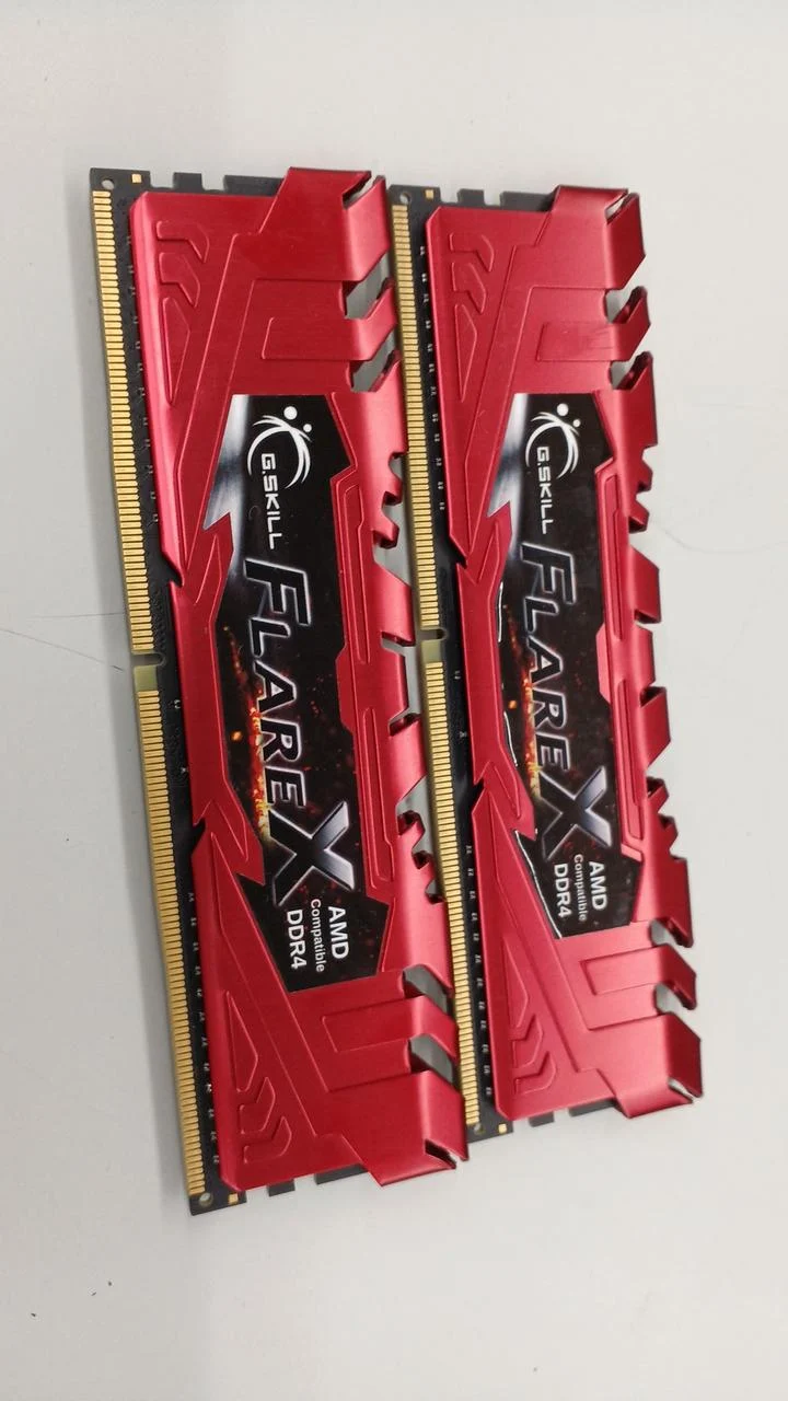 G.SKILL DDR4 8 Go x2 F4-2400C15Q-32GFXR