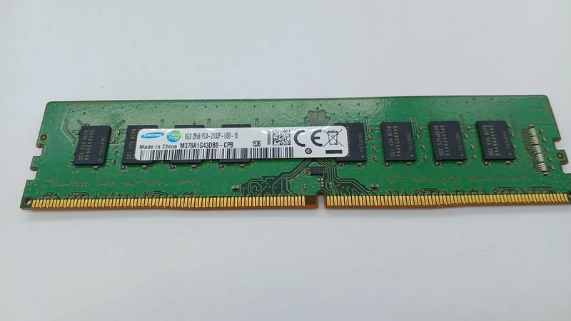 Mémoire SAMSUNG : DDR4 8 Go × 2 puces M378A1G43DB0-CPB