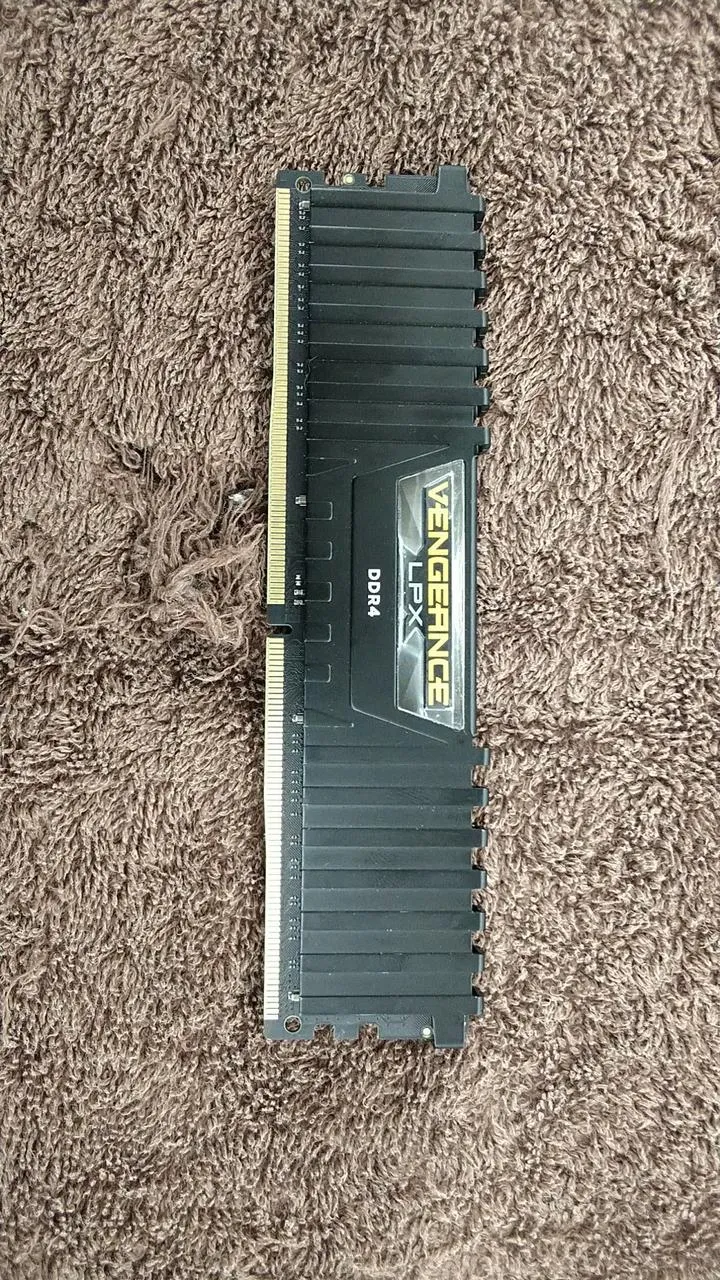 VENGEANCE DDR4 (16 Go × 1) CMK32GX4M2A2666C16