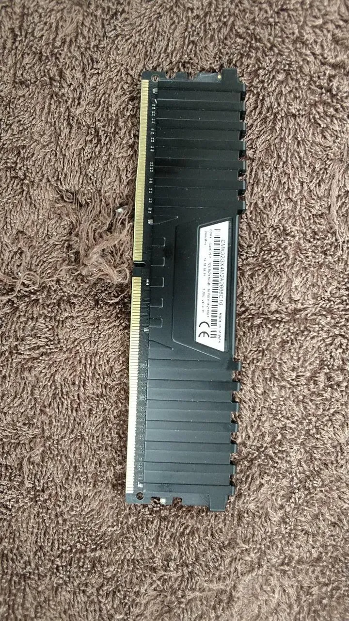 VENGEANCE DDR4 (16 Go × 1) CMK32GX4M2A2666C16
