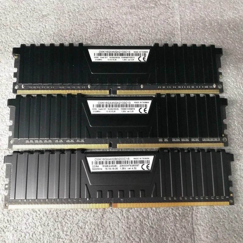 Mémoire PC CORSAIR : CMK16GX4M2/A2133C13/B3200C16