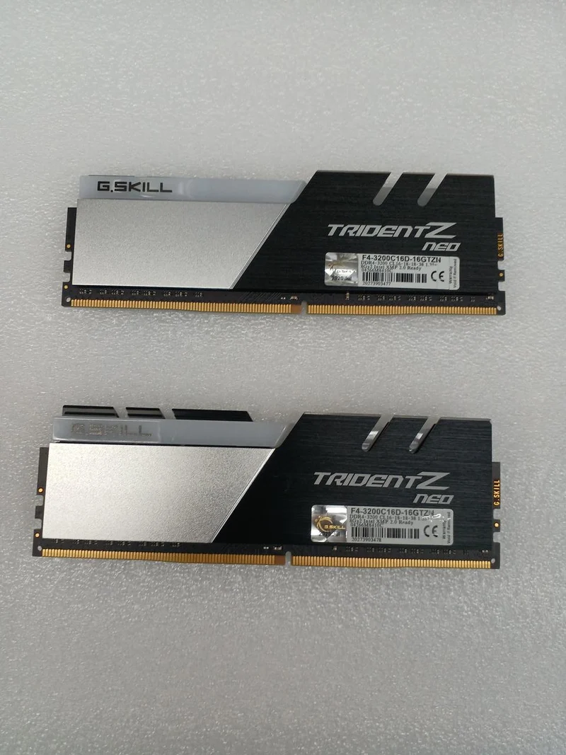 Mémoire G.SKILL [8 Go x 2] DDR4 F4-3200C16D-16GTZN