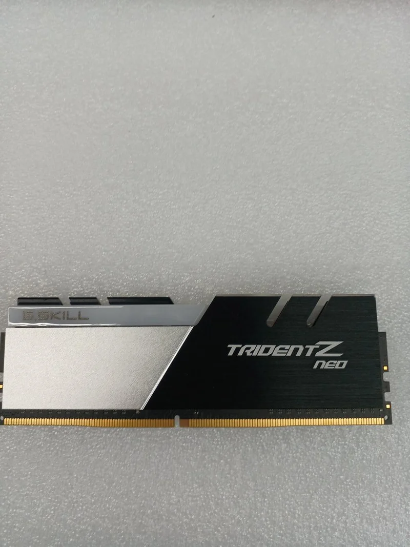 Mémoire G.SKILL [8 Go x 2] DDR4 F4-3200C16D-16GTZN