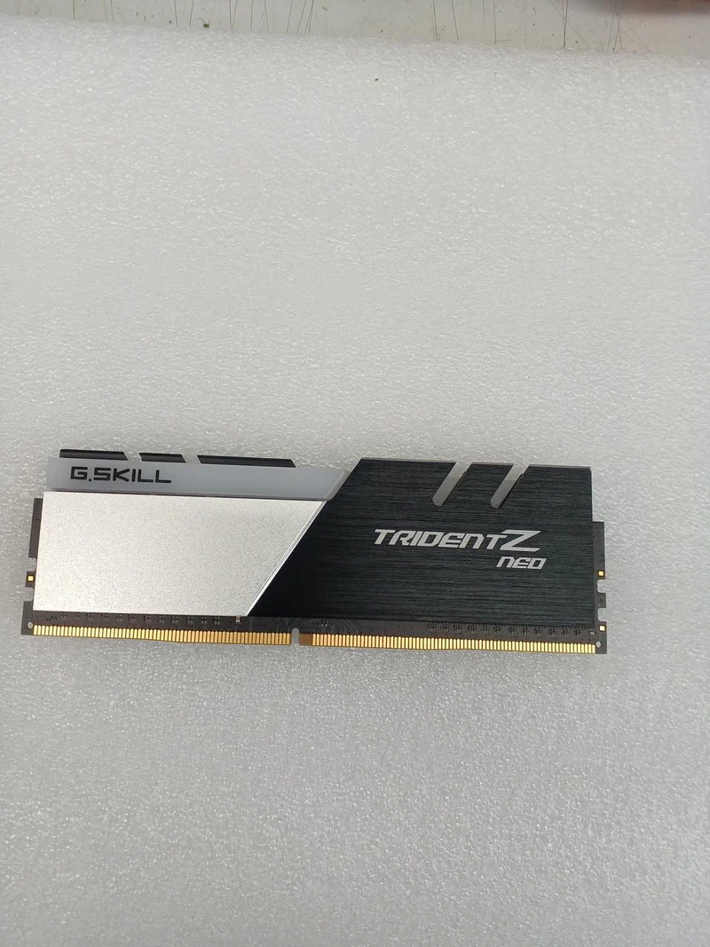 Mémoire G.SKILL [8 Go x 2] DDR4 F4-3200C16D-16GTZN