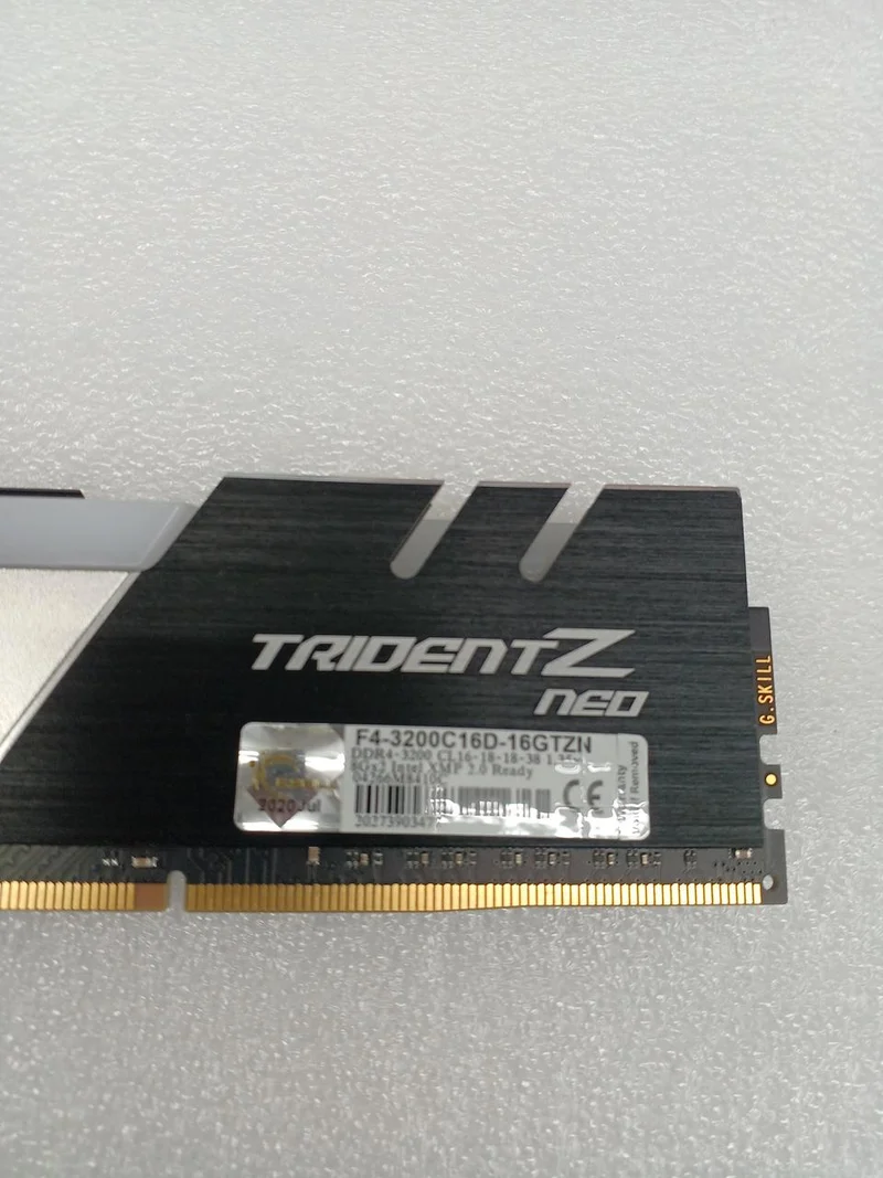 Mémoire G.SKILL [8 Go x 2] DDR4 F4-3200C16D-16GTZN