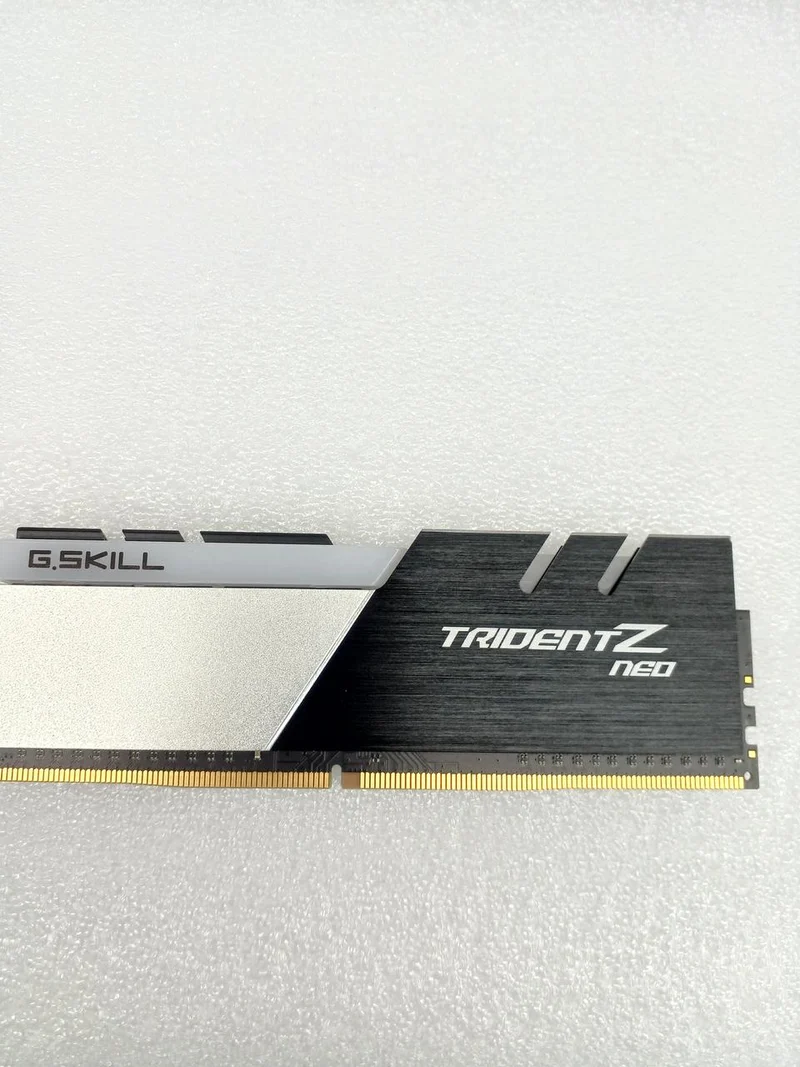 Mémoire G.SKILL [8 Go x 2] DDR4 F4-3200C16D-16GTZN