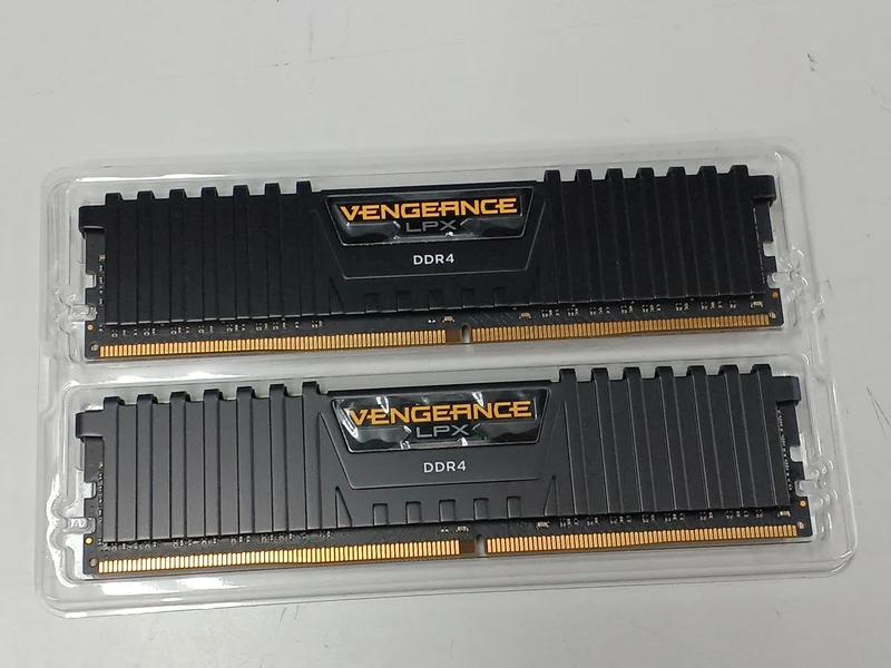 Mémoire de bureau CORSAIR DDR4 DDR4 32 Go (2 x 16 Go)