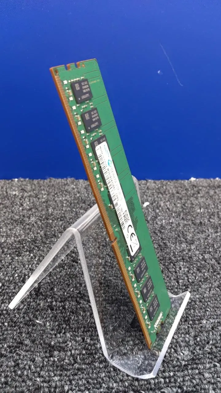 Mémoire SAMSUNG : DDR4 16 Go M391A2K43BB1-CPBQ